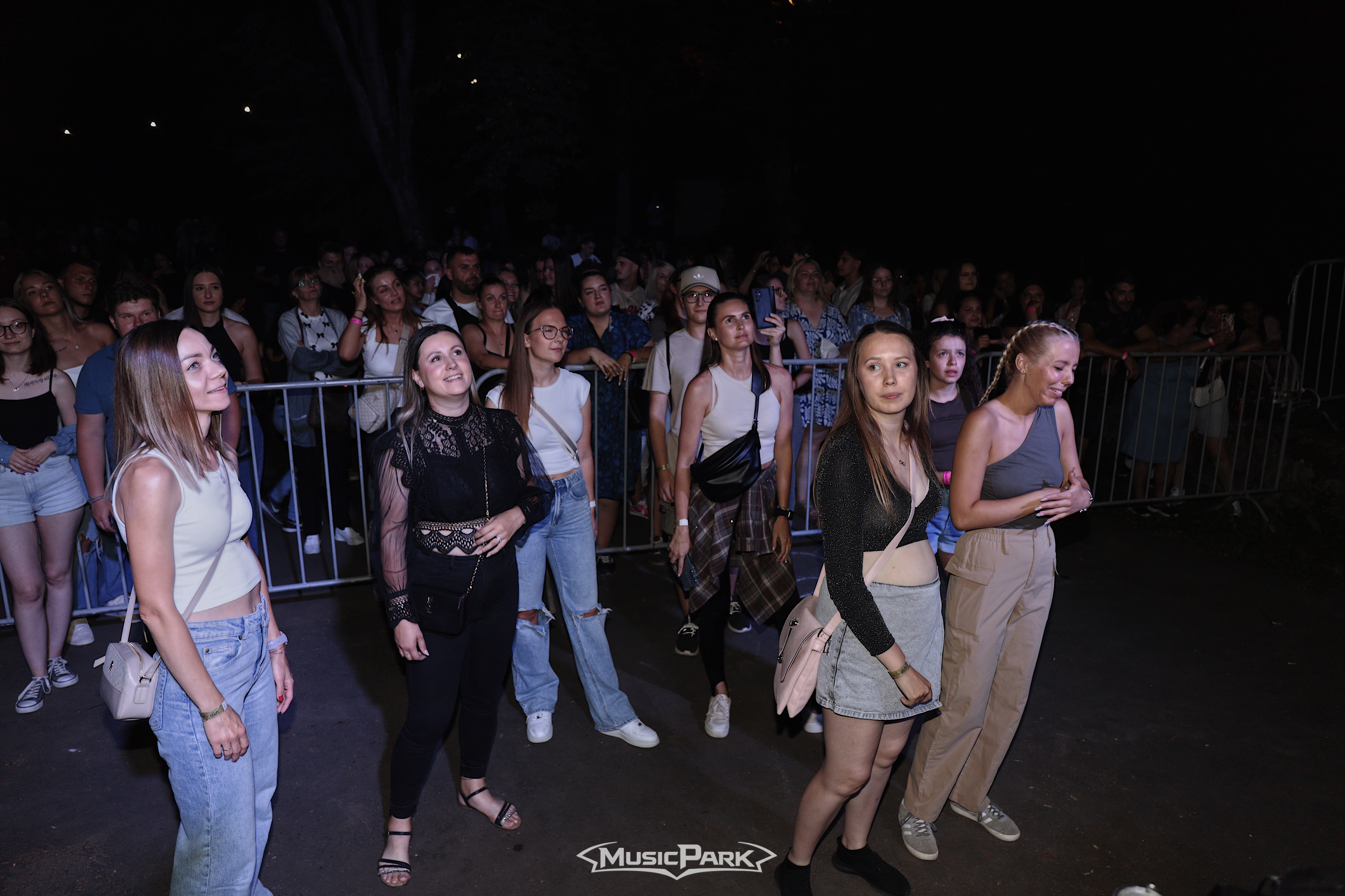 SUMMER WAVE - DOMINIKA MIRGOVÁ | ADISS | ŠORTY | DAWE WHITE