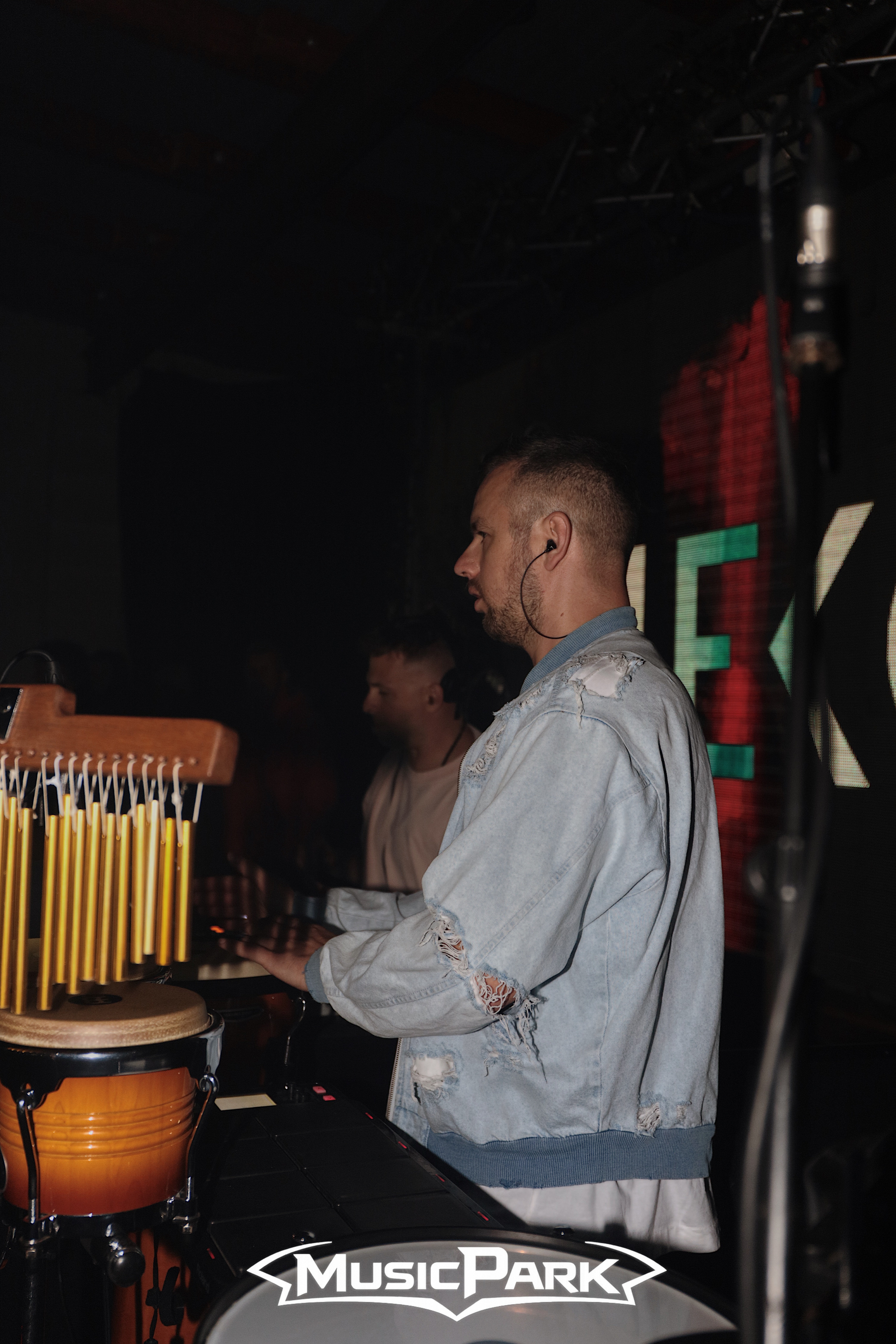 DJ EKG