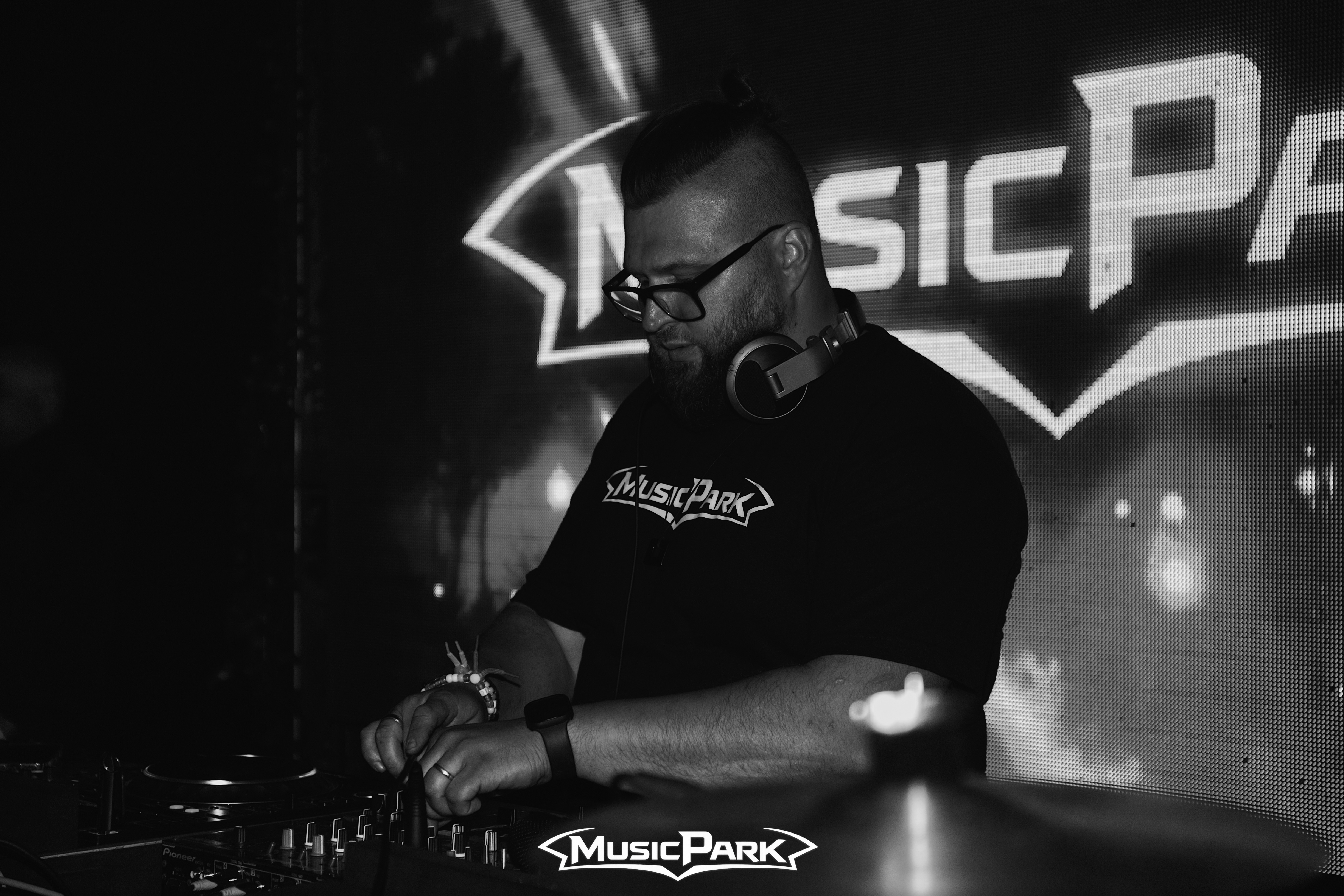 DJ EKG