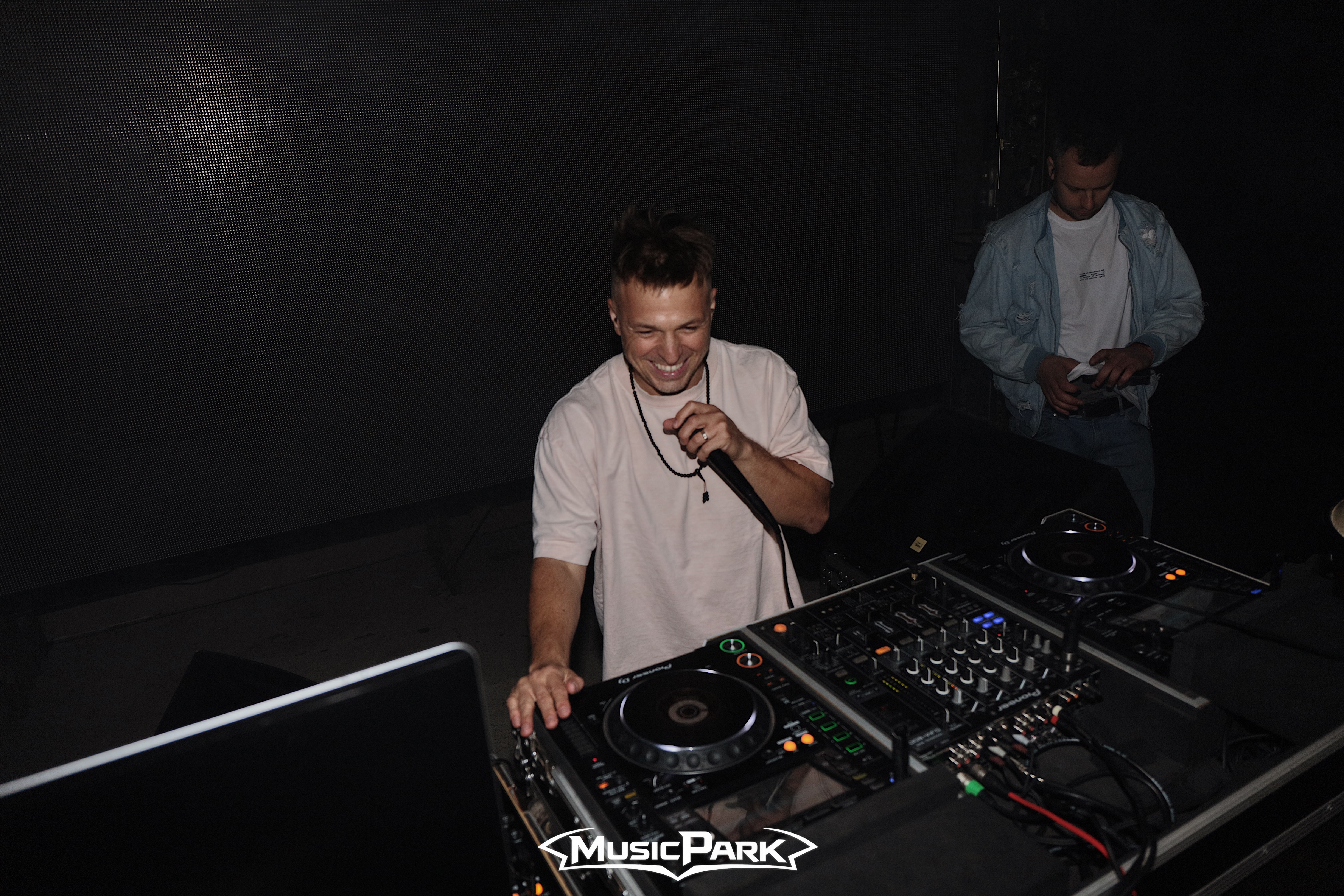 DJ EKG