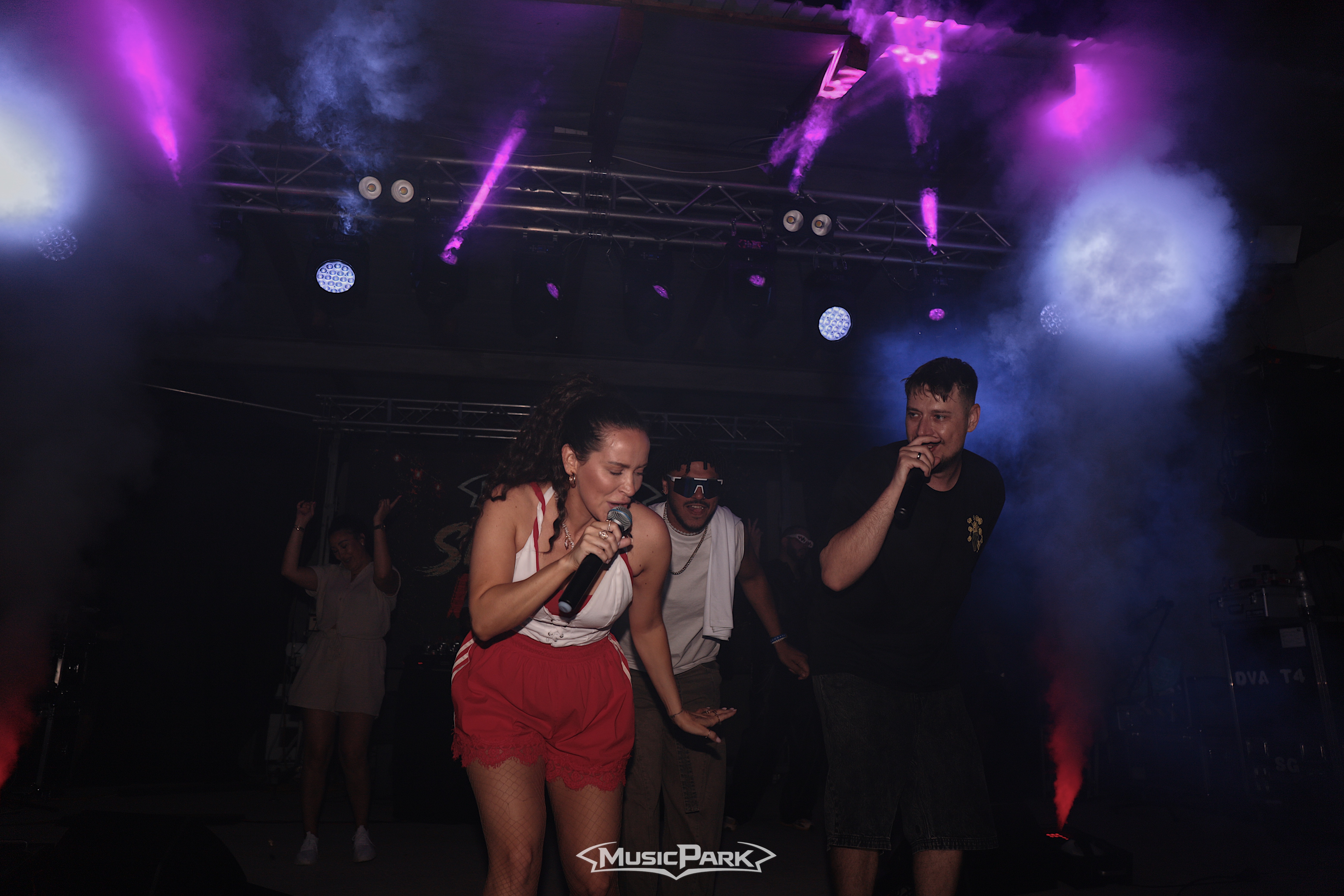 SUMMER WAVE - DOMINIKA MIRGOVÁ | ADISS | ŠORTY | DAWE WHITE