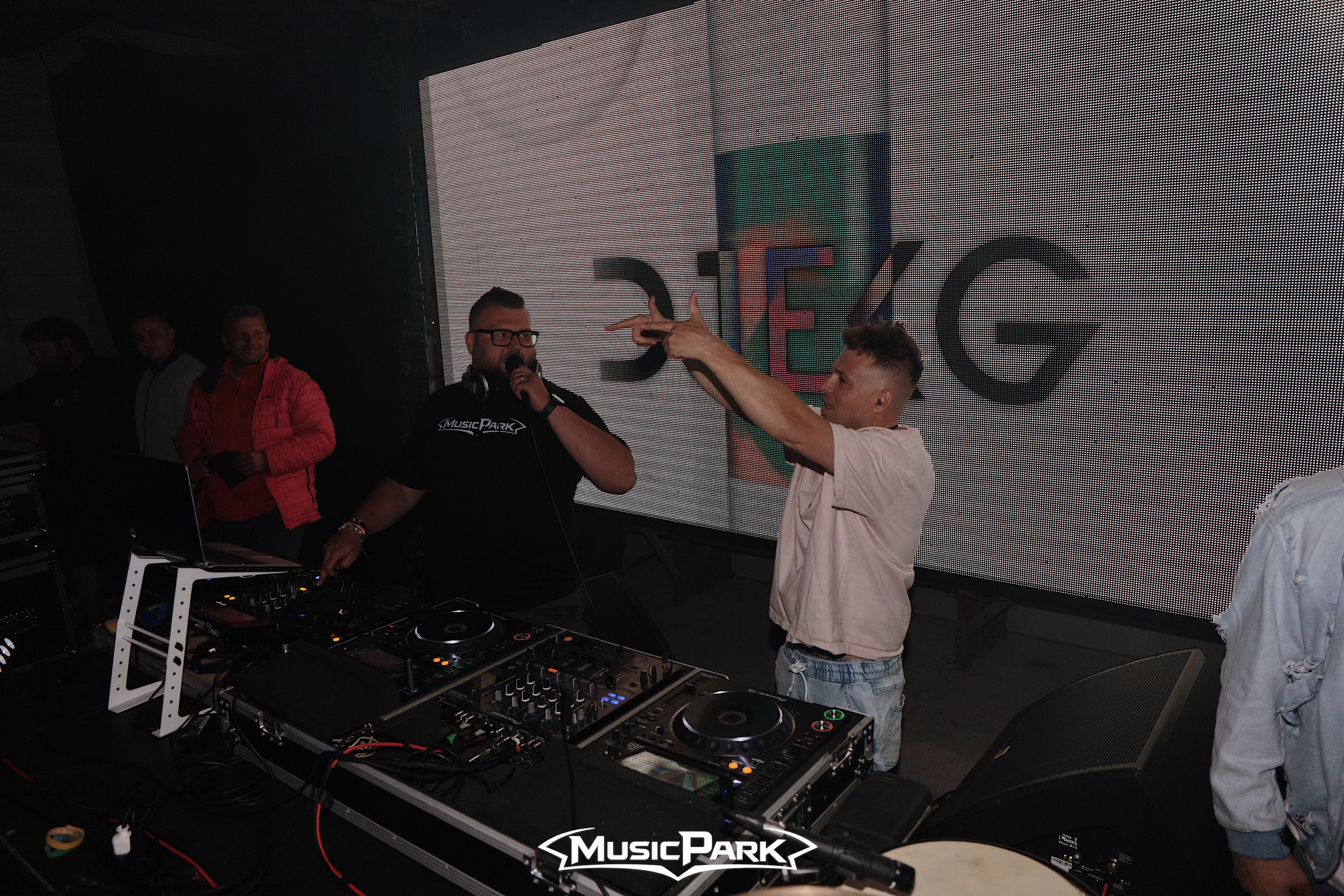 DJ EKG