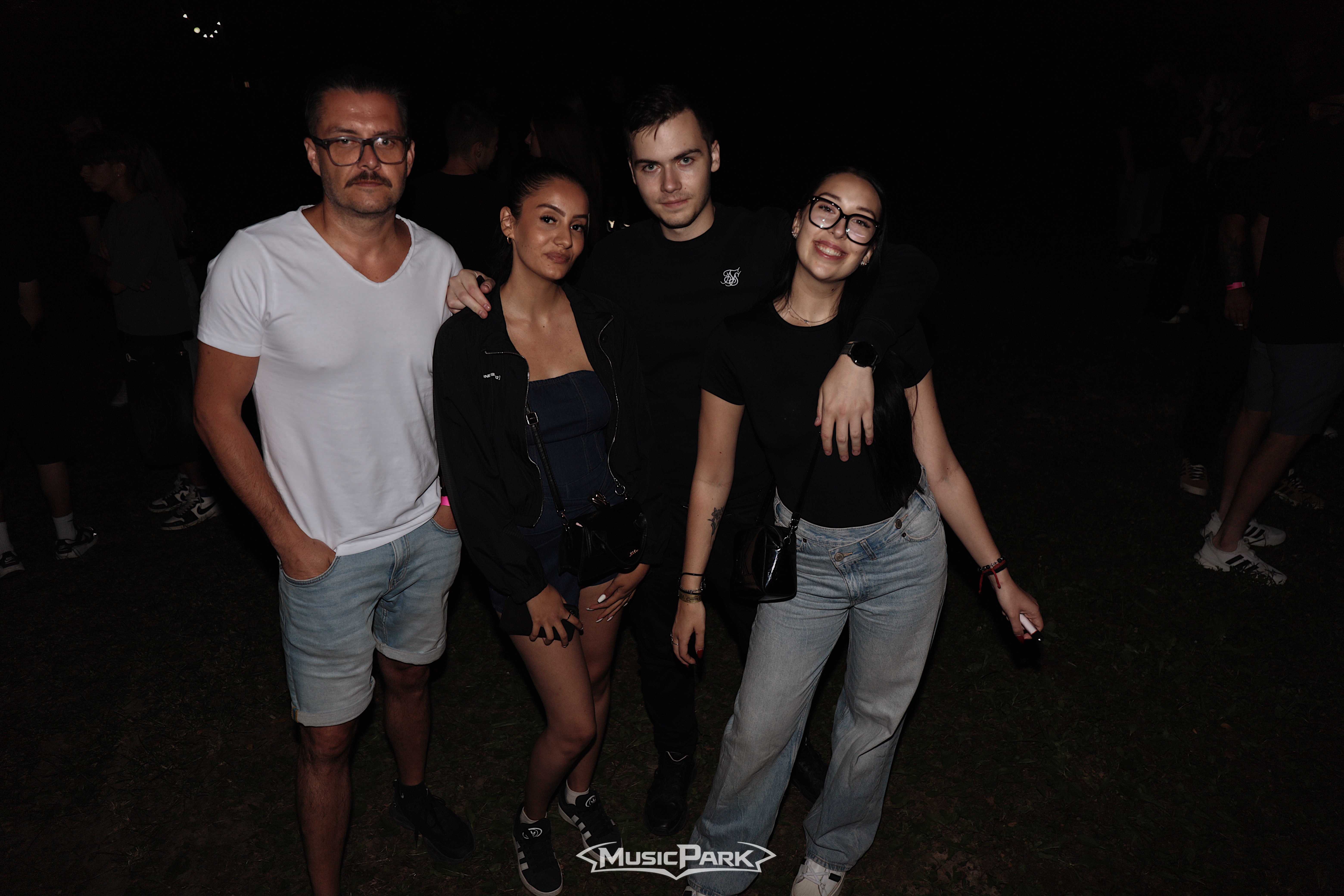 SUMMER WAVE - DOMINIKA MIRGOVÁ | ADISS | ŠORTY | DAWE WHITE