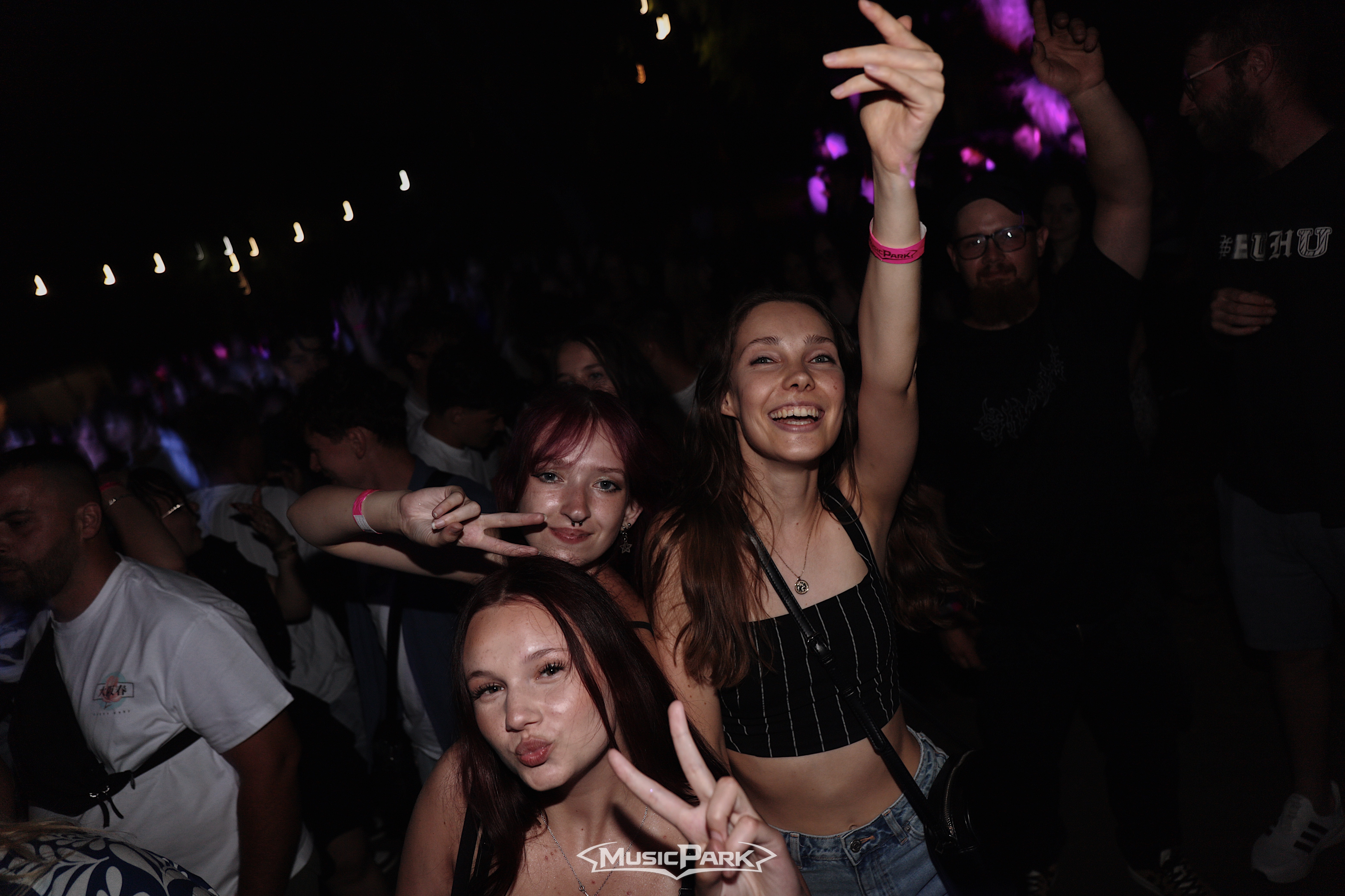 SUMMER WAVE - DOMINIKA MIRGOVÁ | ADISS | ŠORTY | DAWE WHITE
