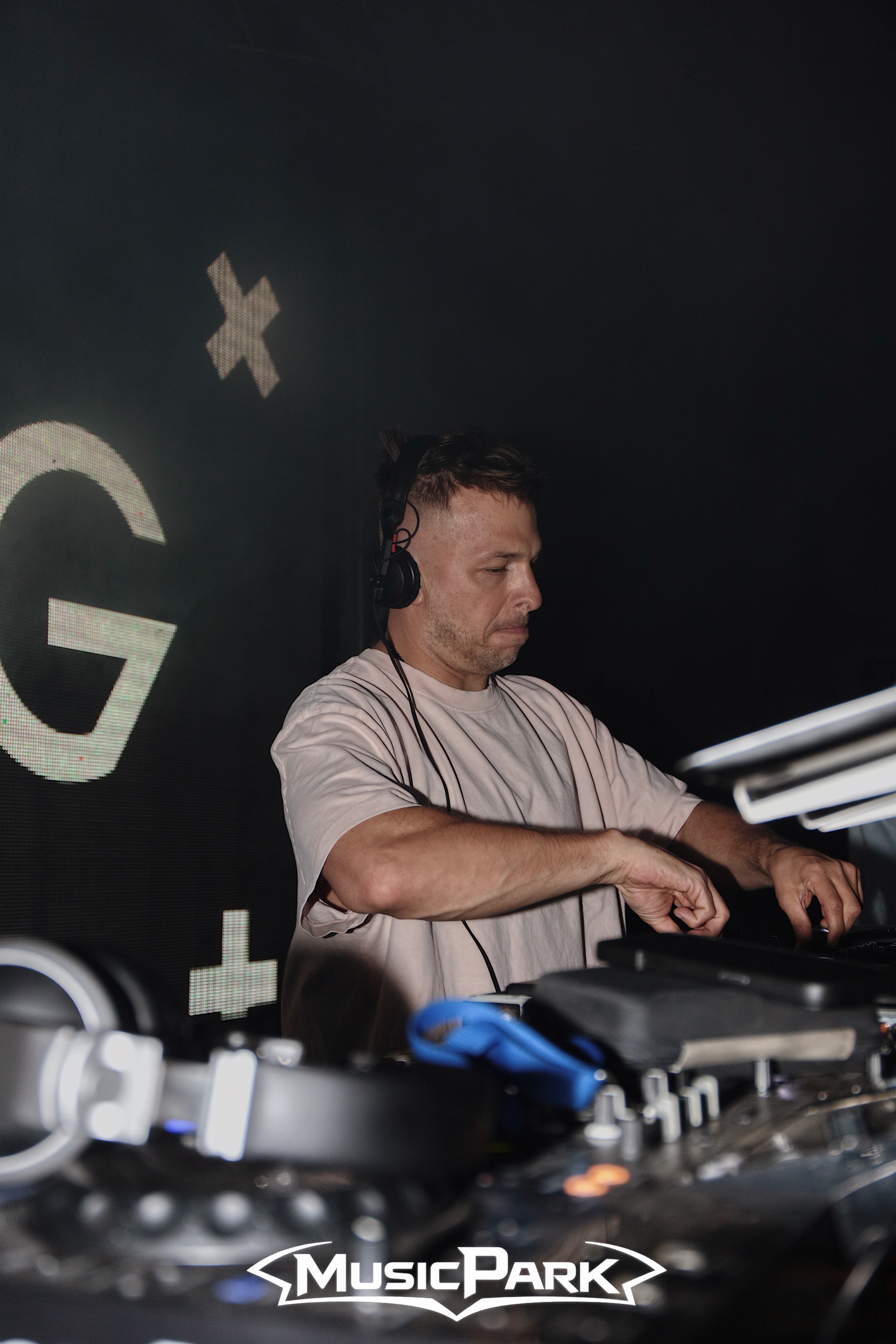 DJ EKG