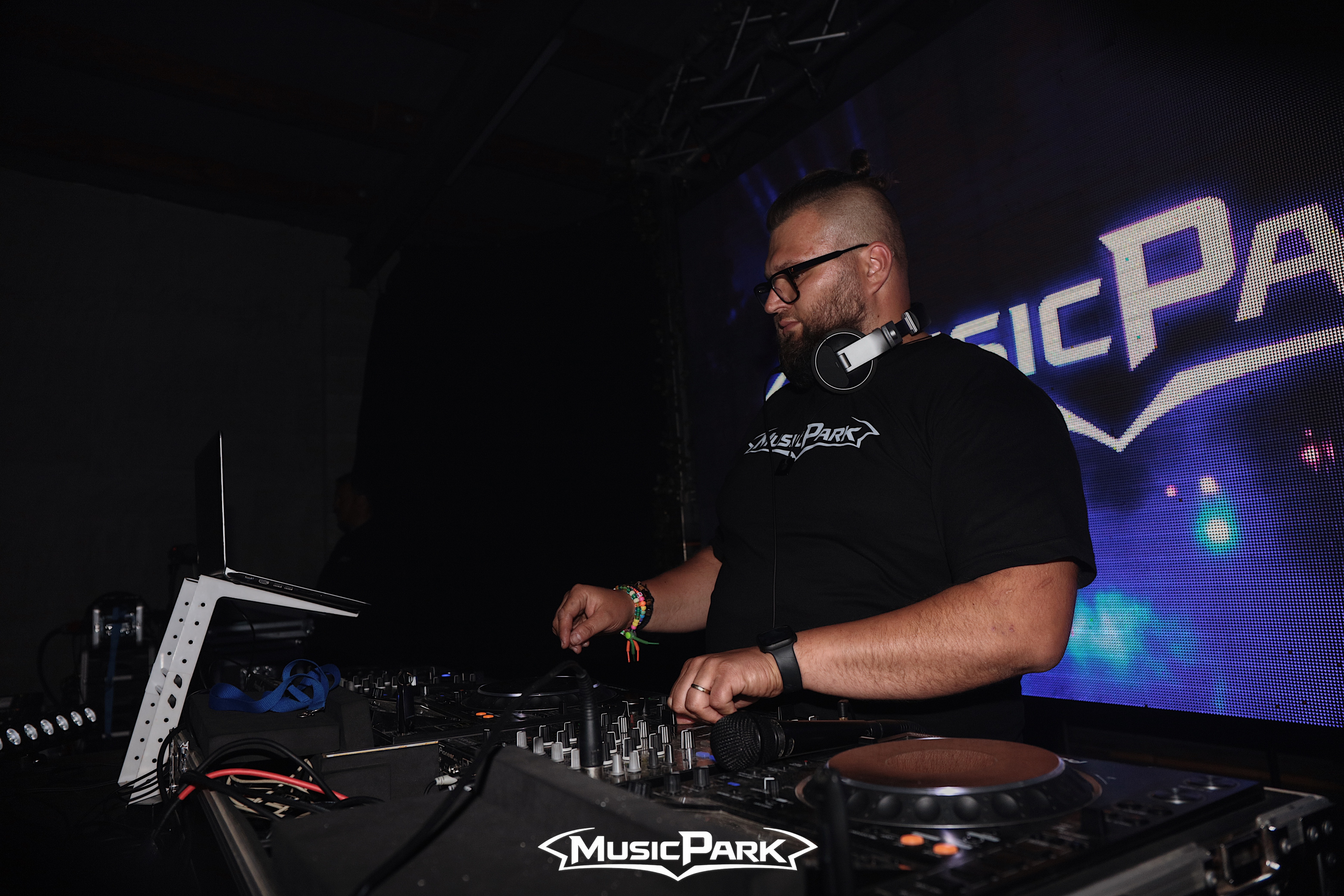 DJ EKG