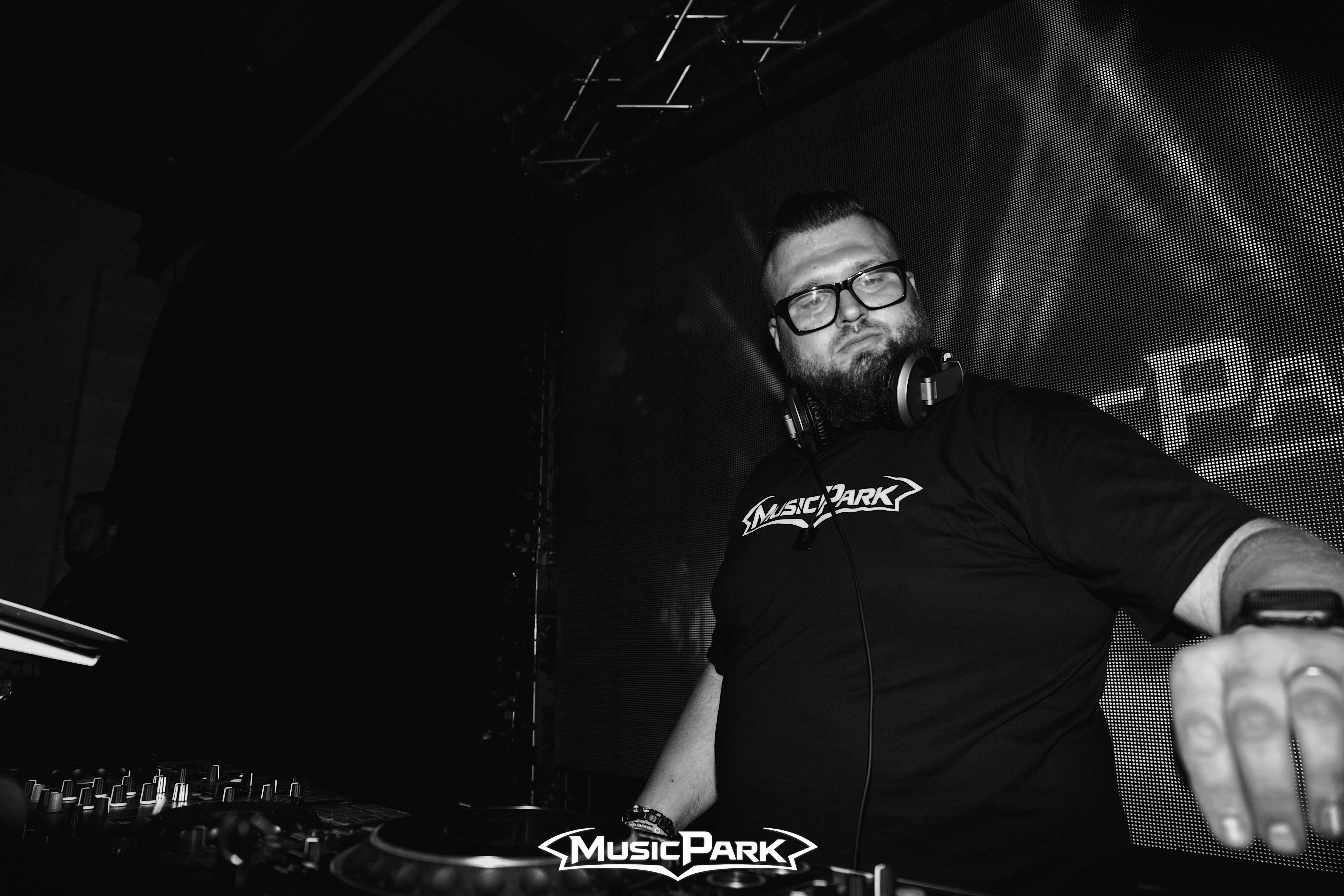 DJ EKG