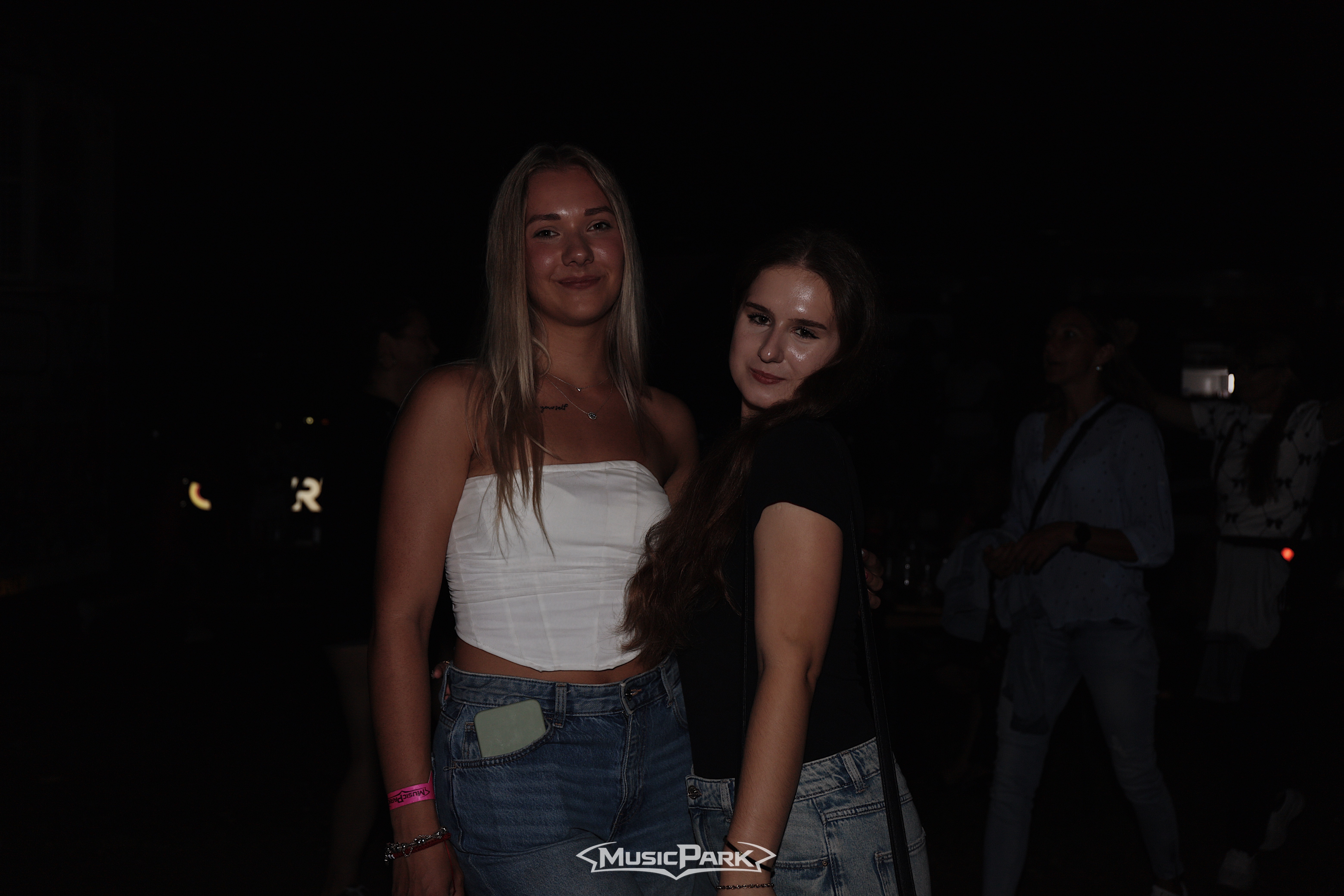 SUMMER WAVE - DOMINIKA MIRGOVÁ | ADISS | ŠORTY | DAWE WHITE