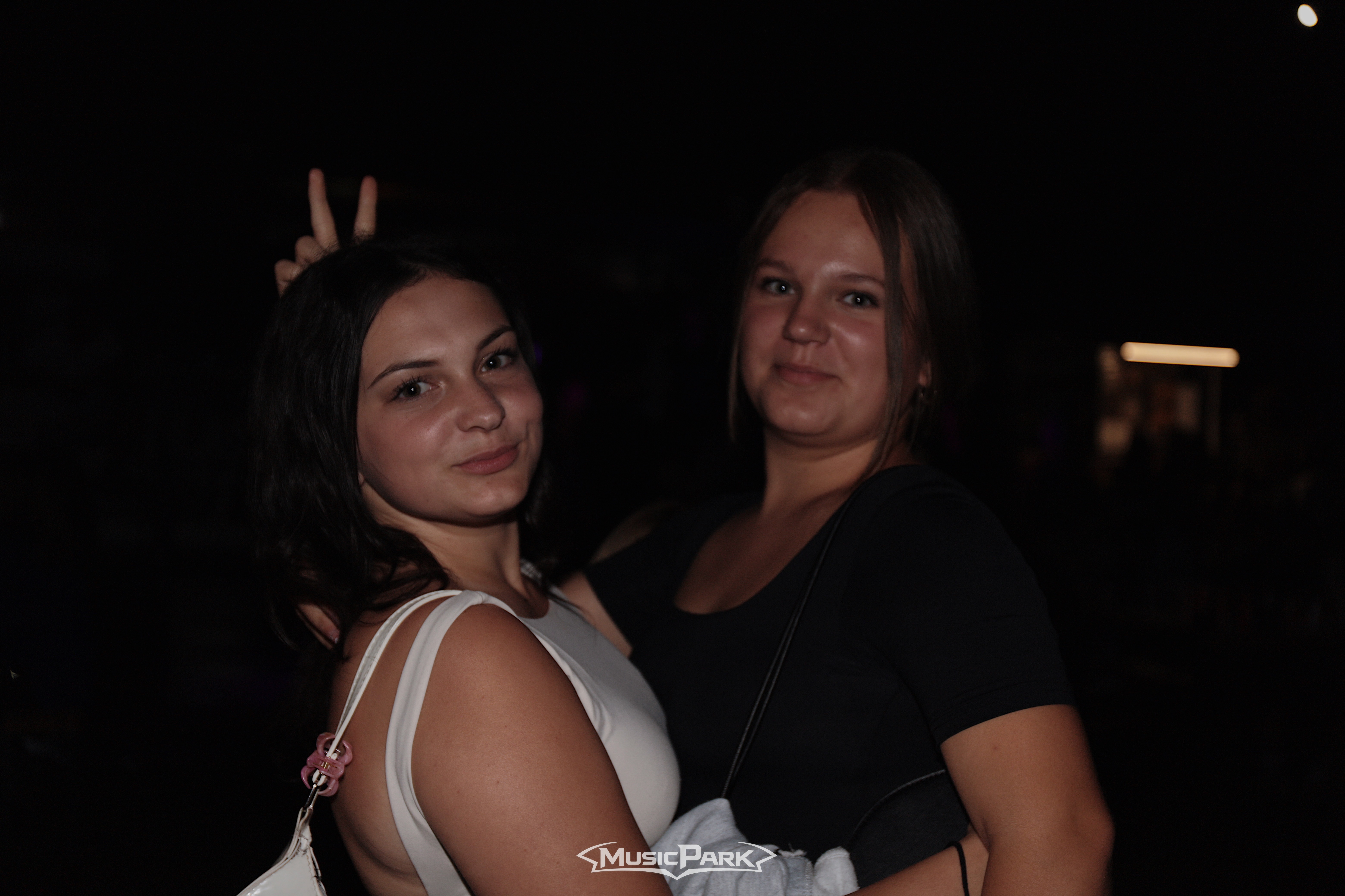 SUMMER WAVE - DOMINIKA MIRGOVÁ | ADISS | ŠORTY | DAWE WHITE