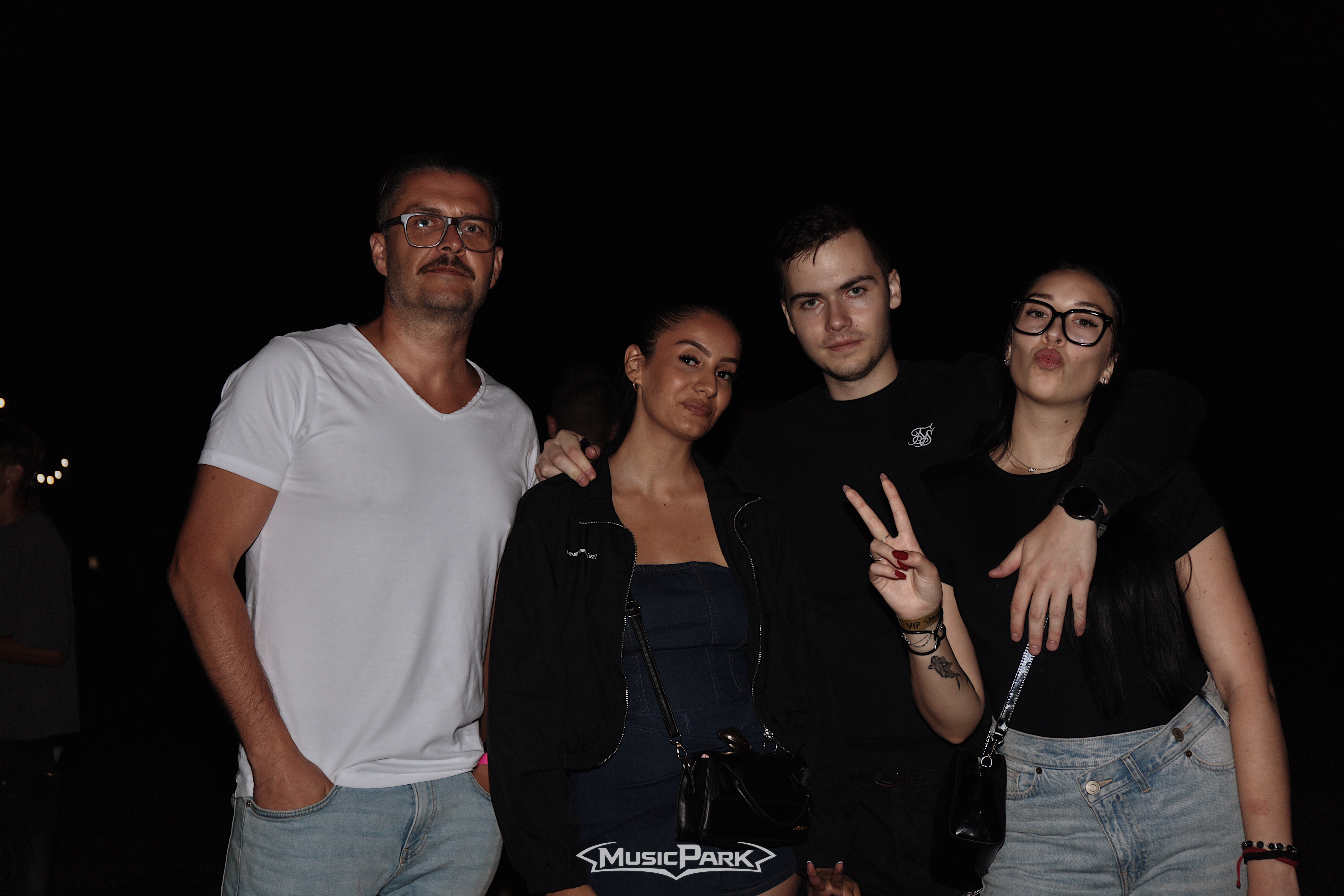 SUMMER WAVE - DOMINIKA MIRGOVÁ | ADISS | ŠORTY | DAWE WHITE
